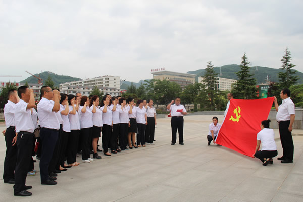 隴運(yùn)集團(tuán)公司黨委開(kāi)展慶祝建黨97周年“緬懷先烈，砥礪奮進(jìn)”主題黨日活動(dòng)