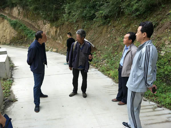隴運集團公司黨委書記、董事長李寅祥同志深入琵琶鎮(zhèn)寧強村開展幫扶工作