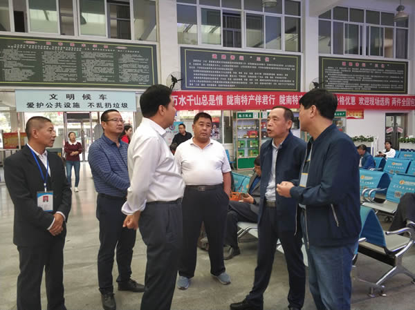 市交通運輸局黨組副書記、市運管局局長何濤一行到隴運集團公司檢查國慶節(jié)前安全生產(chǎn)工作