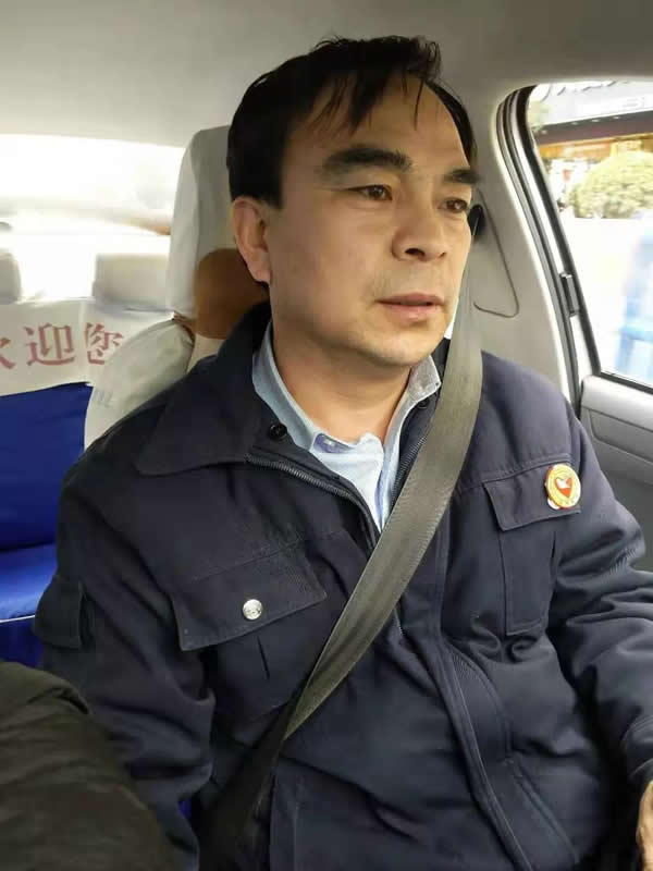 【拾金不昧】為隴運(yùn)集團(tuán)潤(rùn)祥出租車公司駕駛員“王劉德”點(diǎn)贊??！
