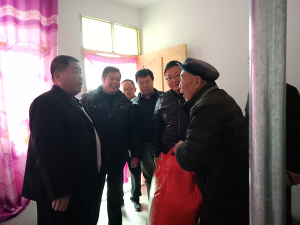 隴運(yùn)集團(tuán)公司開展“解難題、辦實事、送溫暖”主題黨日活動