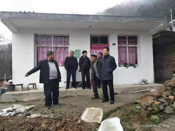 隴運(yùn)集團(tuán)公司開展“解難題、辦實事、送溫暖”主題黨日活動