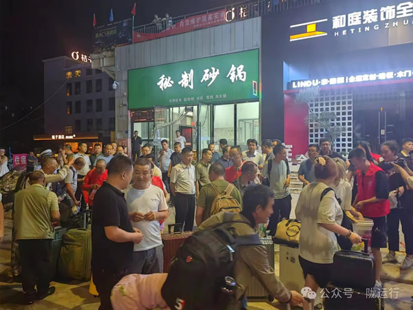 隴運集團(tuán)公司全力做好滯留旅客疏運工作