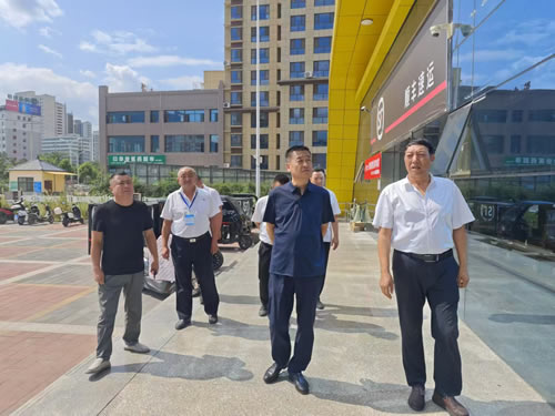 黨委書記、董事長(zhǎng)張宏偉在成縣片單位開展工作調(diào)研